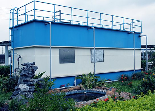 匯眾公司研發(fā)的一體化中水回用設(shè)備，廣泛應(yīng)用于市政和工業(yè)污水處理領(lǐng)域，包括水資源回用，社區(qū)發(fā)展，公園景點(diǎn)水資源回用等。設(shè)備是采用目前較為成熟的生化處理技術(shù)和膜處理技術(shù)，使污水中污染物COD、氨氮及懸浮物等得到有效去除，實(shí)現(xiàn)達(dá)標(biāo)排放或回用。